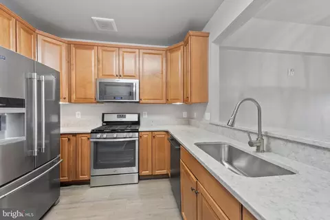 Kitchen - 7701 Travertine Dr #401, Baltimore, MD 21209 photo 5 of 8