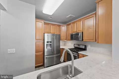 Kitchen - 7701 Travertine Dr #401, Baltimore, MD 21209 photo 7 of 8