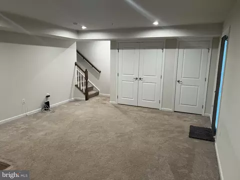 Entry Way - 558 Katherine Ave, Baltimore, MD 21221 photo 3 of 4