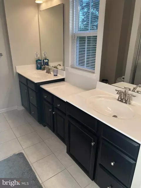 Bath - 558 Katherine Ave, Baltimore, MD 21221 photo 2 of 3