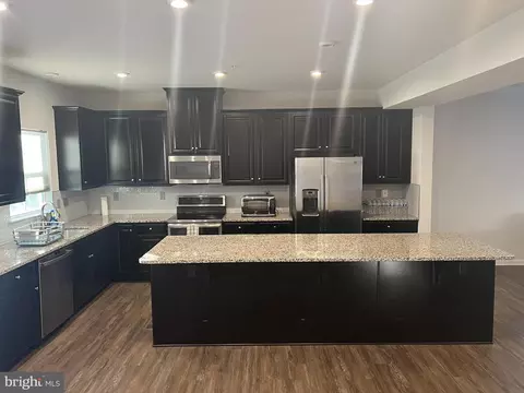 Kitchen - 558 Katherine Ave, Baltimore, MD 21221 photo 1 of 1