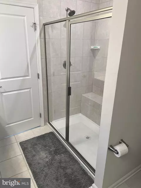 Bath - 558 Katherine Ave, Baltimore, MD 21221 photo 1 of 3