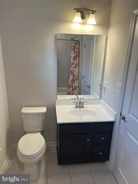 Bath - 558 Katherine Ave, Baltimore, MD 21221 photo 3 of 3