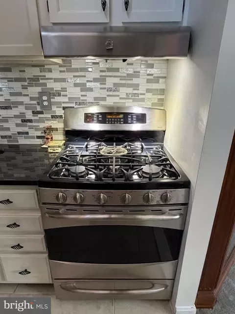 Kitchen - 1811 Snow Meadow Ln #301, Baltimore, MD 21209 photo 7 of 8