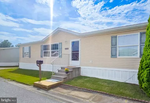 3304 Iris Ln, Middle River, MD 21220 photo 4