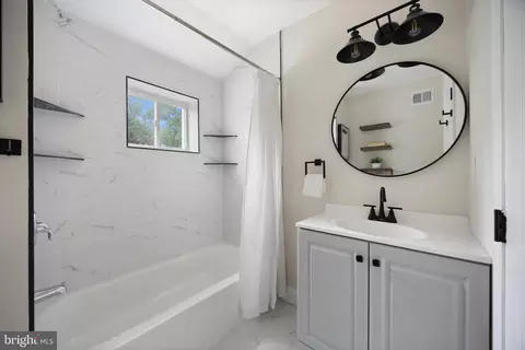 Bath - 8048 Kavanagh Rd, Dundalk, MD 21222 photo 1 of 3