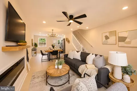 Entry Way - 8048 Kavanagh Rd, Dundalk, MD 21222 photo 2 of 4