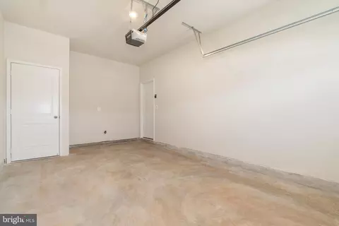 Entry Way - 8100 Bartholomew Ct, Baltimore, MD 21206 photo 1 of 7