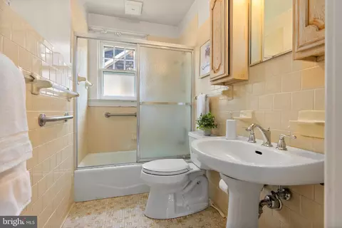 Bath - 510 Dunkirk Rd, Baltimore, MD 21212 photo 2 of 2