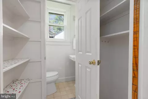 Entry Way - 510 Dunkirk Rd, Baltimore, MD 21212 photo 3 of 3
