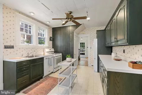 Kitchen - 510 Dunkirk Rd, Baltimore, MD 21212 photo 2 of 3