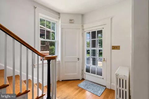 Entry Way - 510 Dunkirk Rd, Baltimore, MD 21212 photo 2 of 3