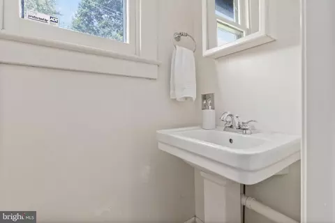 Bath - 510 Dunkirk Rd, Baltimore, MD 21212 photo 1 of 2
