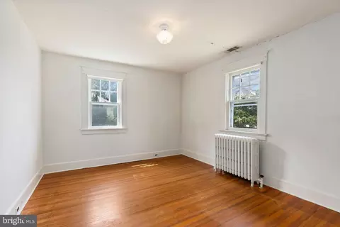 Bedroom - 510 Dunkirk Rd, Baltimore, MD 21212 photo 3 of 4