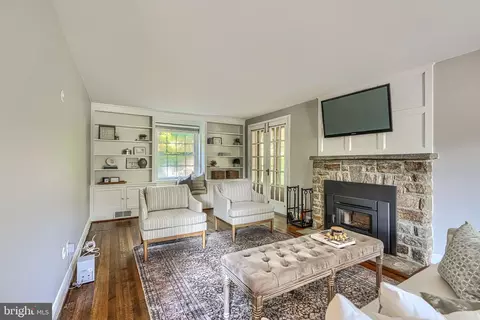 Living - 302 Dixie Dr, Towson, MD 21204 photo 1 of 4