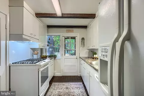 Kitchen - 302 Dixie Dr, Towson, MD 21204 photo 4 of 4