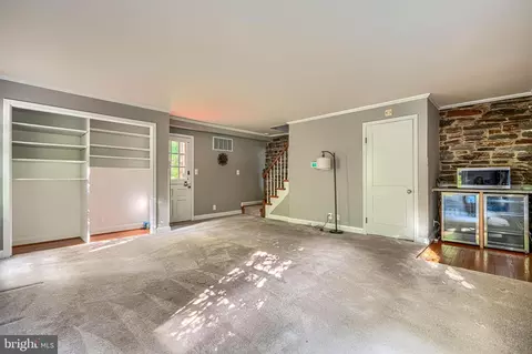 Living - 302 Dixie Dr, Towson, MD 21204 photo 3 of 4