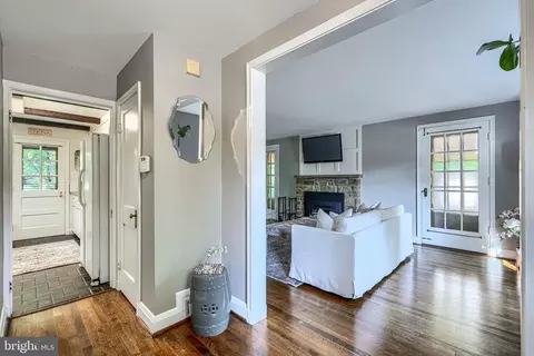 Entry Way - 302 Dixie Dr, Towson, MD 21204 photo 1 of 3