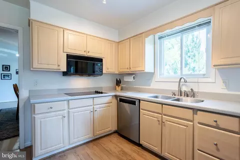 Kitchen - 2400 Sugarcone Rd, Baltimore, MD 21209 photo 2 of 4