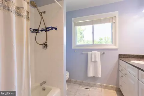 Bath - 2400 Sugarcone Rd, Baltimore, MD 21209 photo 5 of 6