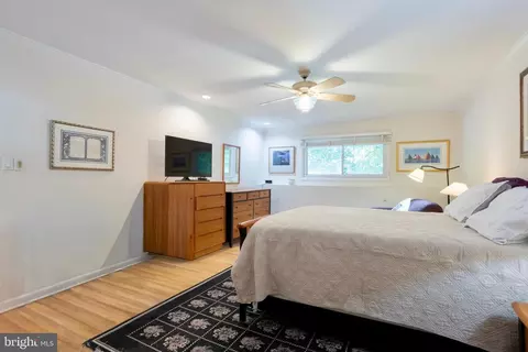 Bedroom - 2400 Sugarcone Rd, Baltimore, MD 21209 photo 2 of 6