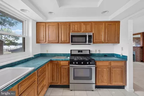 Kitchen - 828 Cold Spring Rd, Middle River, MD 21220 photo 2 of 2