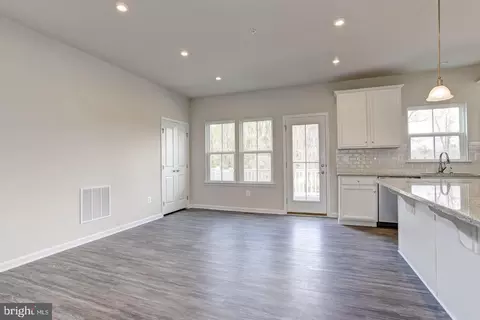 Living - 2926 Shaws Rd, Edgemere, MD 21219 photo 4 of 4