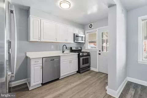 Entry Way - 2123 Graythorn Rd, Middle River, MD 21220 photo 3 of 10