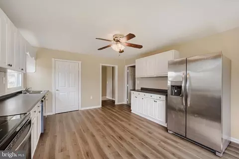 Entry Way - 13 Glider Dr, Middle River, MD 21220 photo 2 of 2