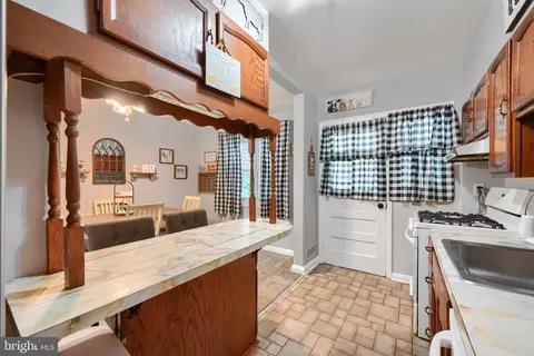 Entry Way - 2028 Ormand Rd, Dundalk, MD 21222 photo 2 of 3