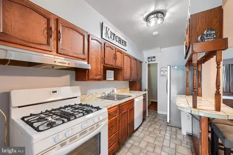Kitchen - 2028 Ormand Rd, Dundalk, MD 21222 photo 1 of 2