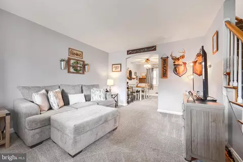 Entry Way - 2028 Ormand Rd, Dundalk, MD 21222 photo 1 of 3
