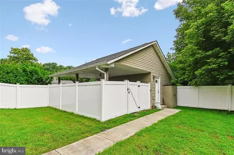 Exterior - 4316 Spencer St, Halethorpe, MD 21227 photo 4 of 6