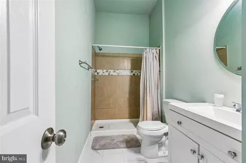 Bath - 4316 Spencer St, Halethorpe, MD 21227 photo 3 of 4