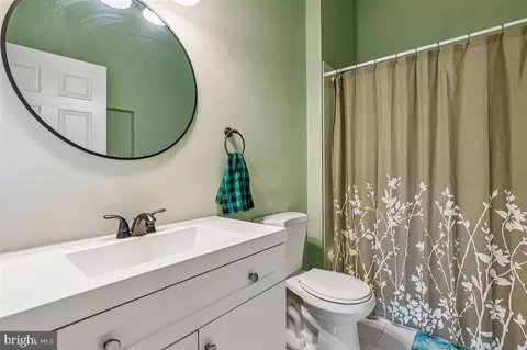 Bath - 4316 Spencer St, Halethorpe, MD 21227 photo 4 of 4