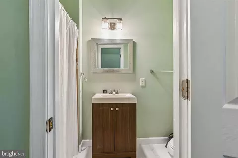 Bath - 4316 Spencer St, Halethorpe, MD 21227 photo 1 of 4