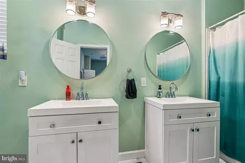 Bath - 4316 Spencer St, Halethorpe, MD 21227 photo 2 of 4