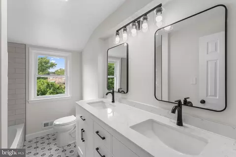 Bath - 1007 Linden Ave, Halethorpe, MD 21227 photo 1 of 2