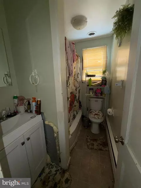 Entry Way - 210 3rd Ave, Halethorpe, MD 21227 photo 1 of 4