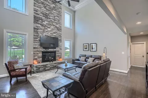 Living - 4802 Bart Allen Ln, Baldwin, MD 21013 photo 2 of 4