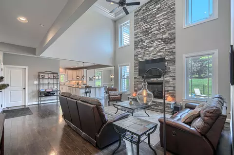 Living - 4802 Bart Allen Ln, Baldwin, MD 21013 photo 3 of 4