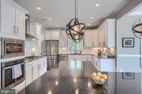 Kitchen - 4802 Bart Allen Ln, Baldwin, MD 21013 photo 3 of 10