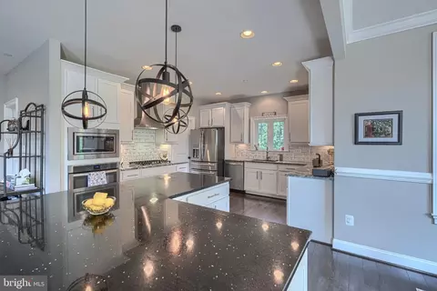 Kitchen - 4802 Bart Allen Ln, Baldwin, MD 21013 photo 4 of 10