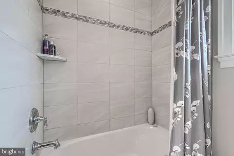 Bath - 4802 Bart Allen Ln, Baldwin, MD 21013 photo 9 of 11