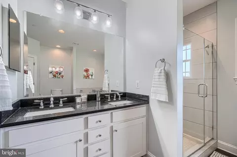 Bath - 4802 Bart Allen Ln, Baldwin, MD 21013 photo 5 of 11