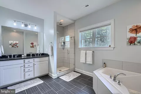 Bath - 4802 Bart Allen Ln, Baldwin, MD 21013 photo 4 of 11