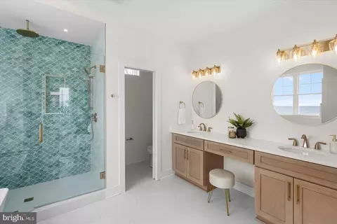 Bath - 8823 Chesapeake Ave, Sparrows Point, MD 21219 photo 1 of 6