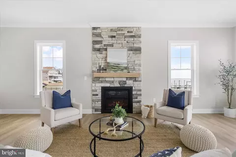 Living - 8823 Chesapeake Ave, Sparrows Point, MD 21219 photo 4 of 5