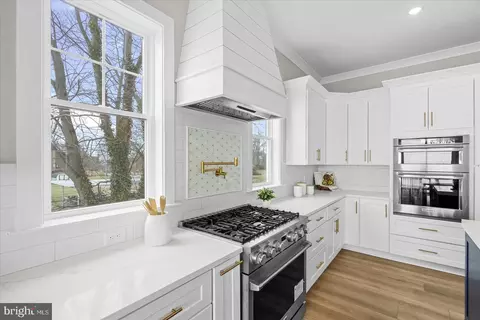 Kitchen - 8823 Chesapeake Ave, Sparrows Point, MD 21219 photo 9 of 13