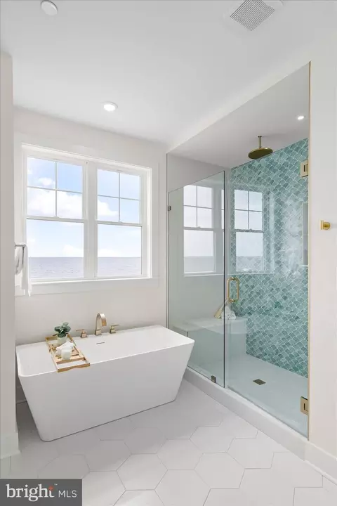Bath - 8823 Chesapeake Ave, Sparrows Point, MD 21219 photo 4 of 6